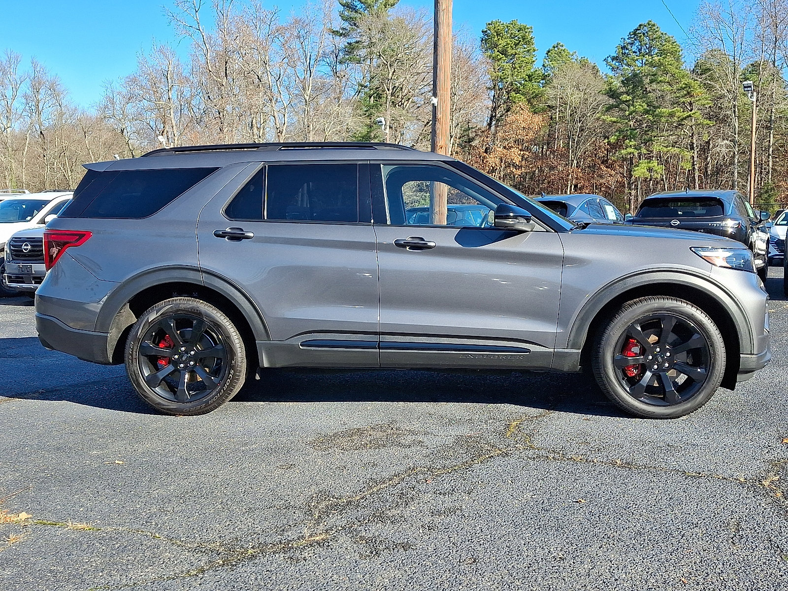 2022 Ford Explorer ST photo 6