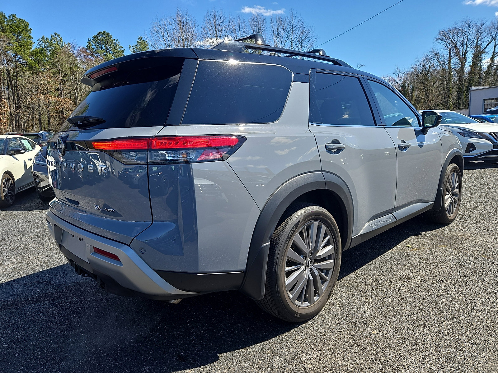 2023 Nissan Pathfinder SL photo 5