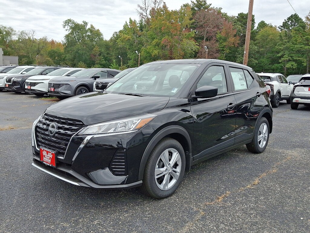 New 2025 Nissan Kicks Play S SUV
