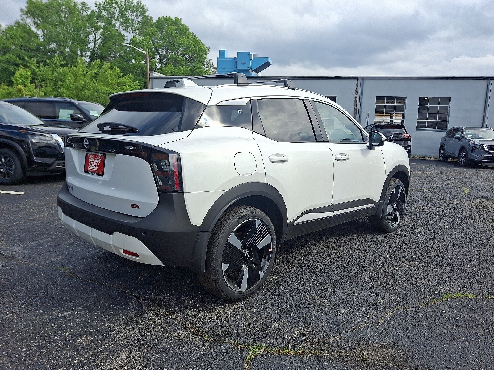 2025 Nissan Kicks SR photo 2