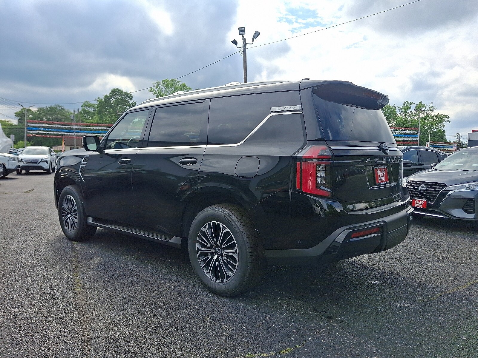 2025 Nissan Armada SL photo 3