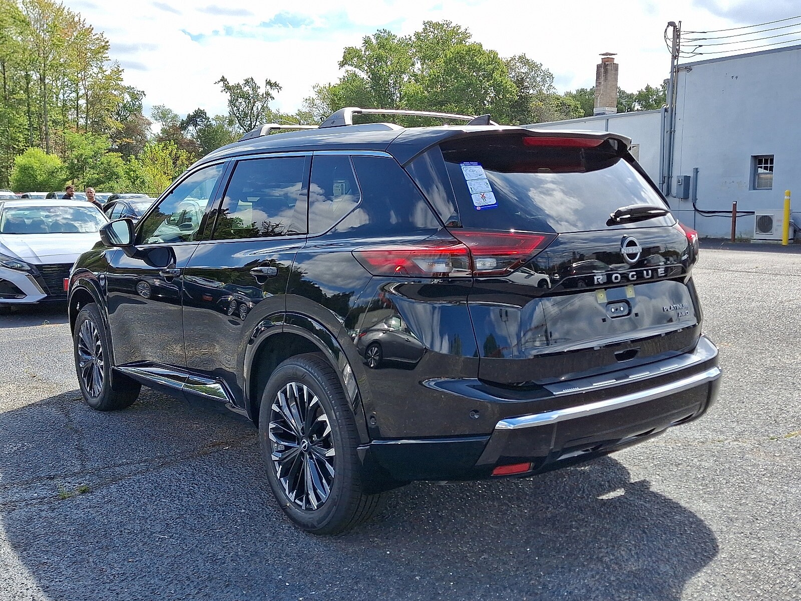 2026 Nissan Rogue Platinum photo 2