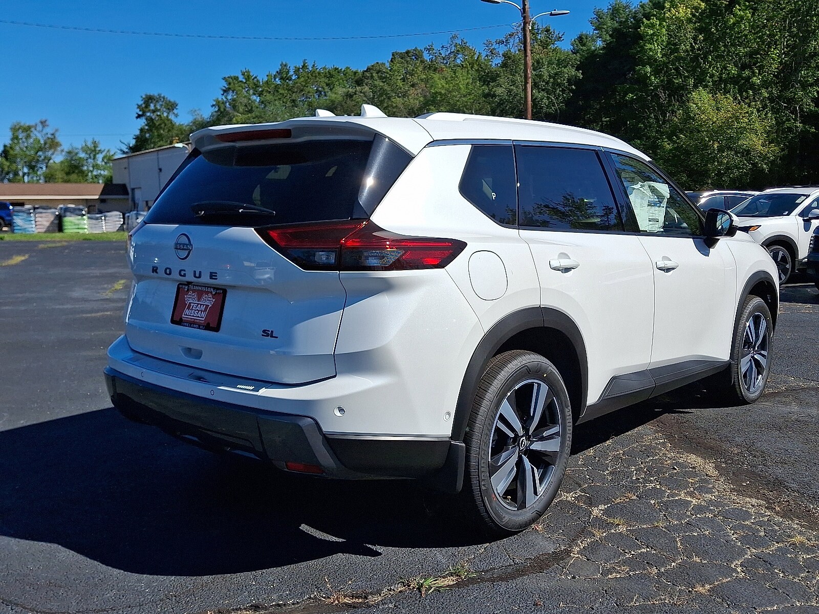 2025 Nissan Rogue SL photo 3
