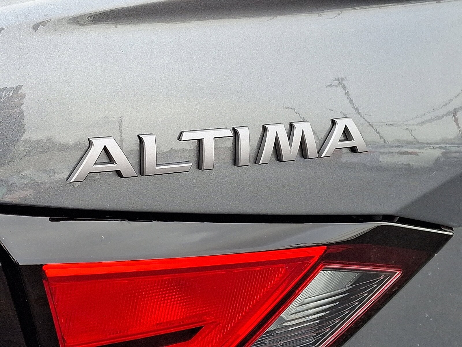 2025 Nissan Altima SL - Photo 10