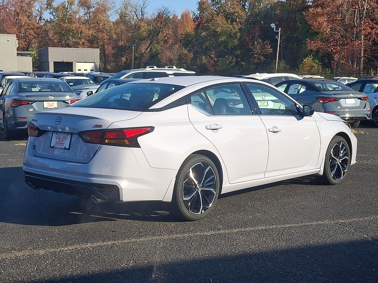2025 Nissan Altima SR photo 3