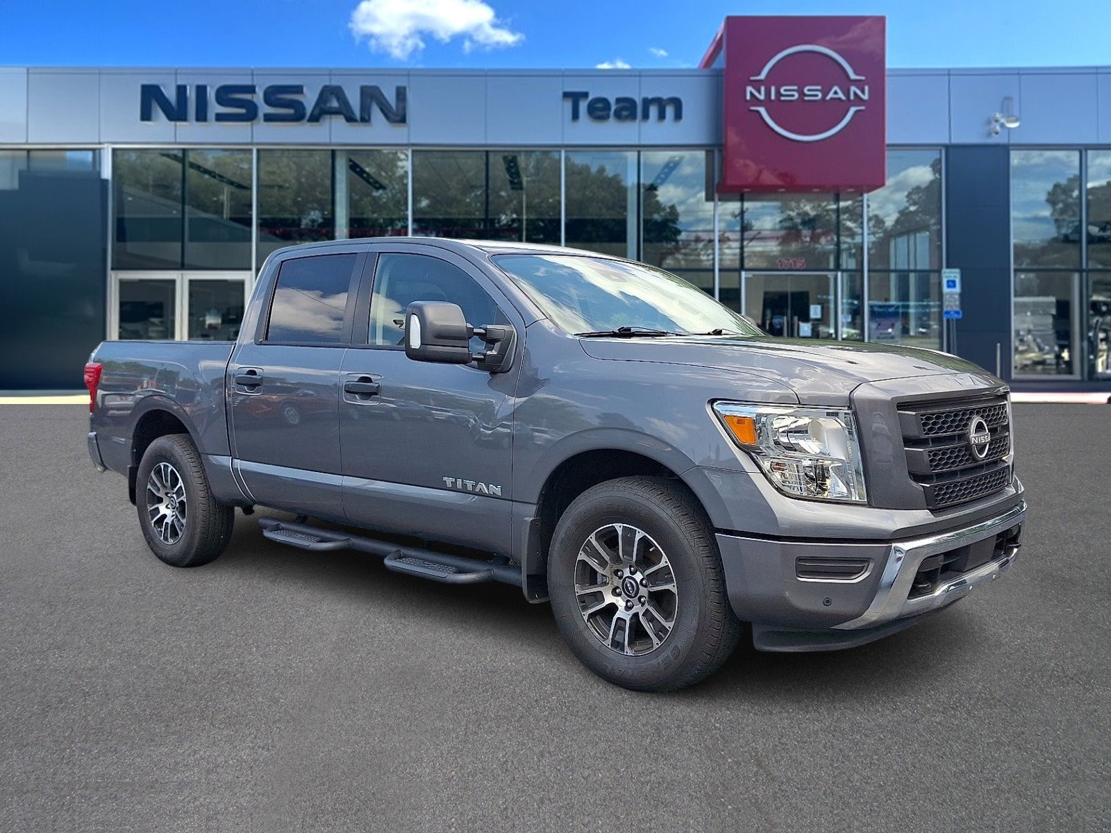 2023 Nissan Titan 4x4 Crew Cab SV 