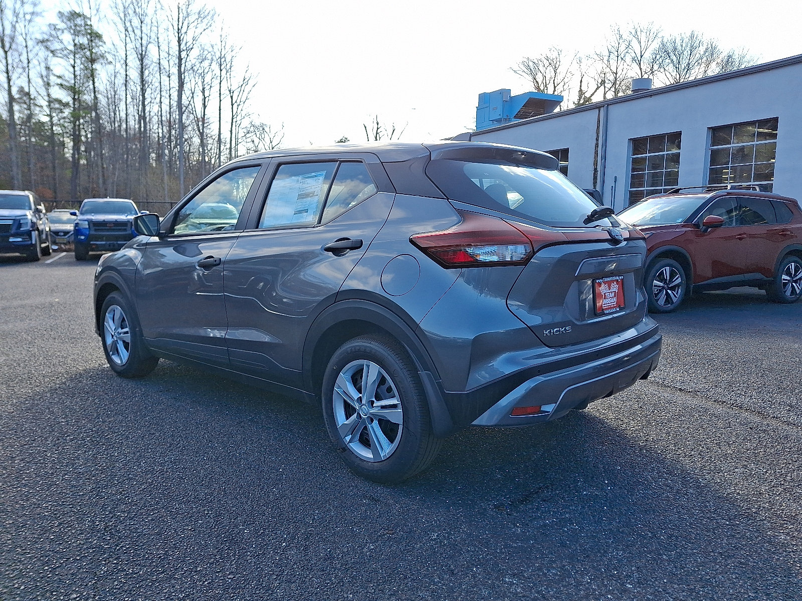 2025 Nissan Kicks Play S photo 3