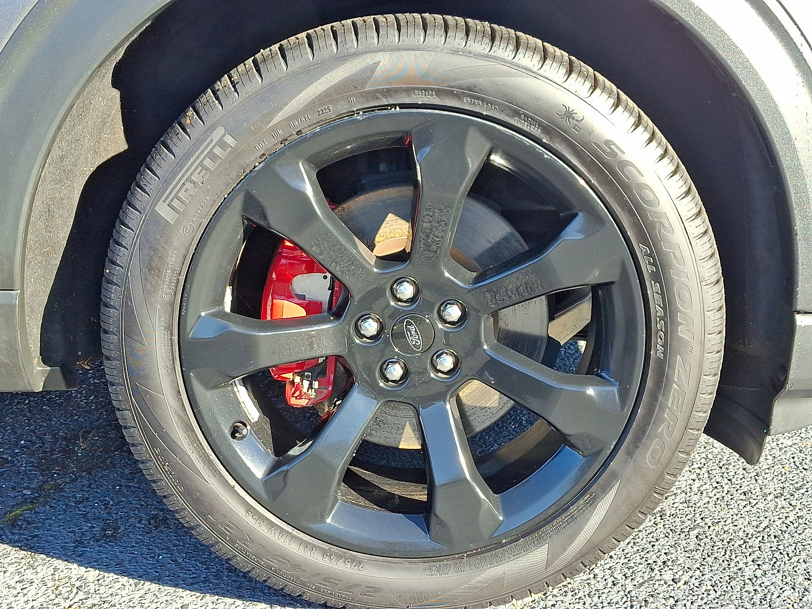 2022 Ford Explorer ST photo 3