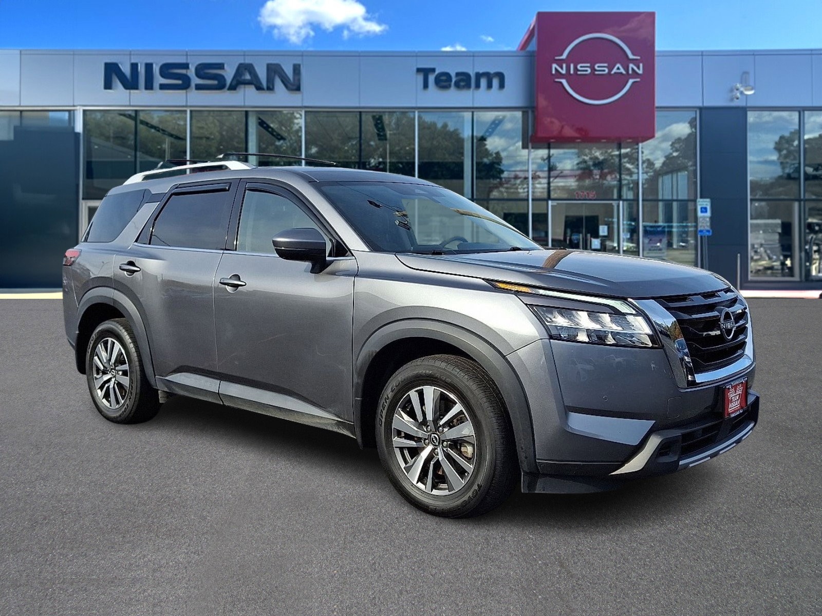 2023 Nissan Pathfinder SL's photo