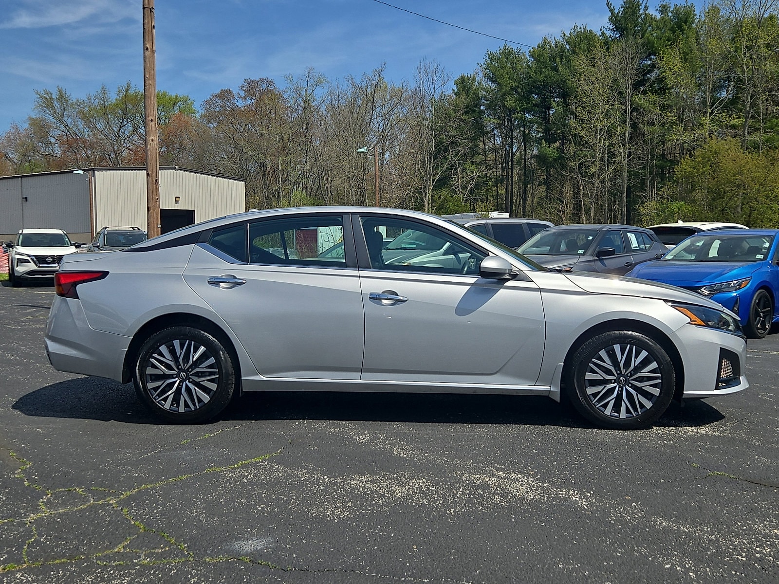 2023 Nissan Altima 2.5 SV photo 6