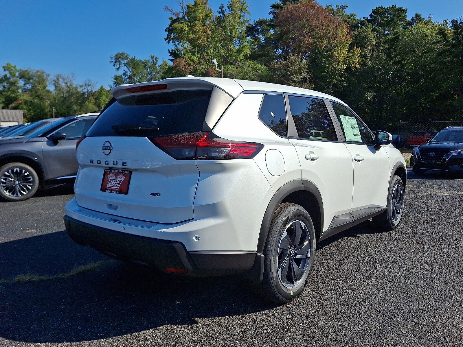 2026 Nissan Rogue SV photo 2