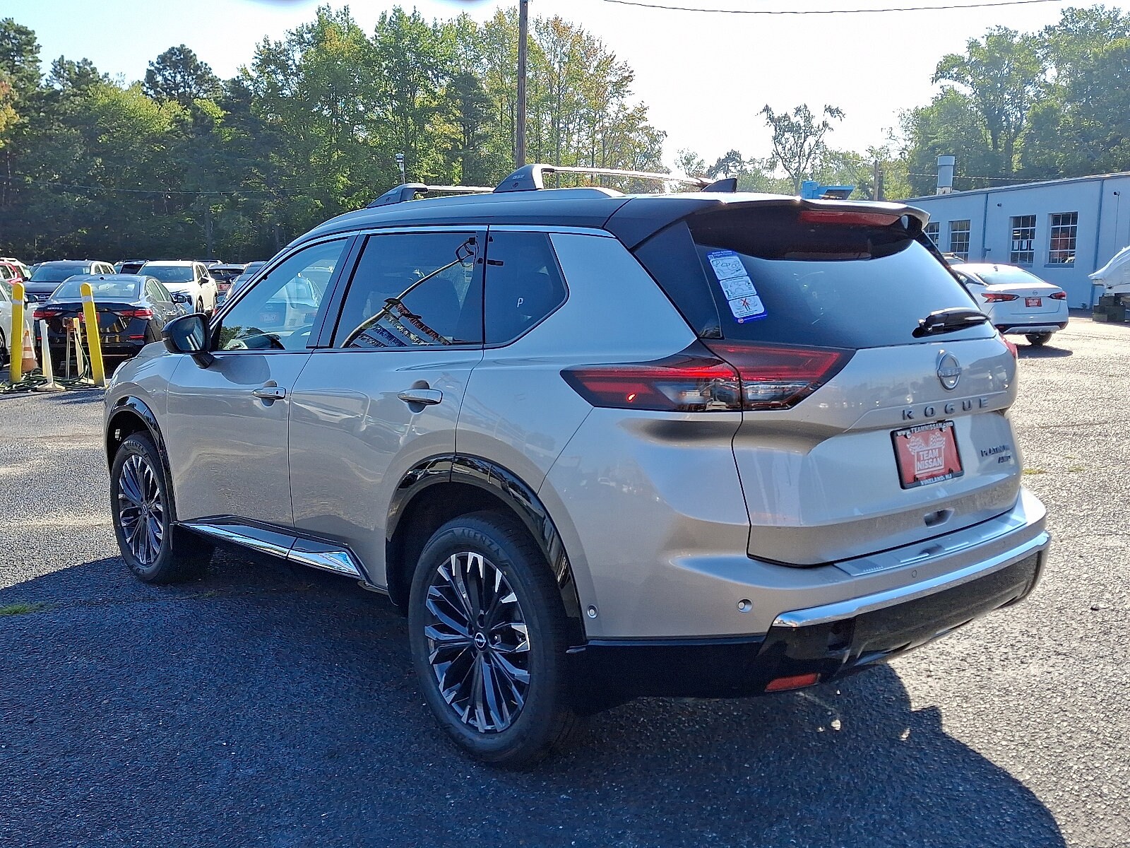 2026 Nissan Rogue Platinum photo 2