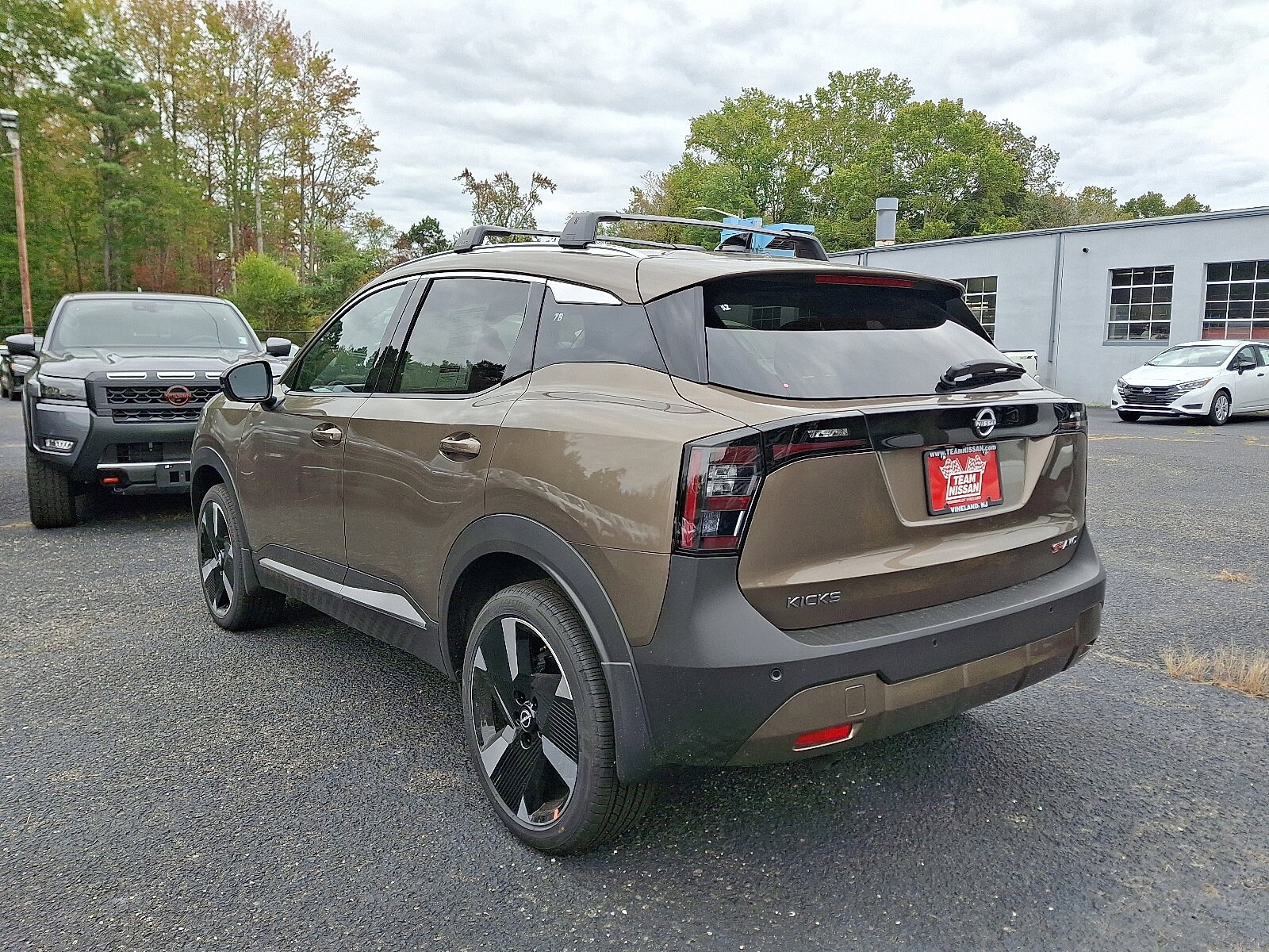 2026 Nissan Kicks SR photo 2