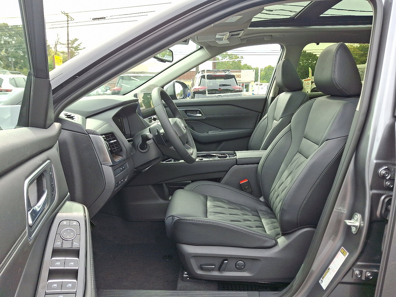 2026 Nissan Rogue Platinum - Photo 13