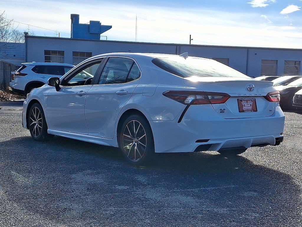 Used 2023 Toyota Camry SE SE Auto