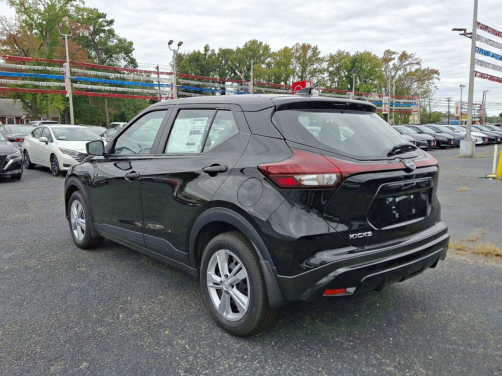 2025 Nissan Kicks Play S photo 2