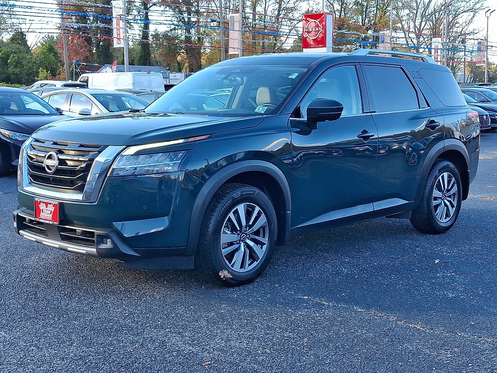 2022 Nissan Pathfinder SL photo 3