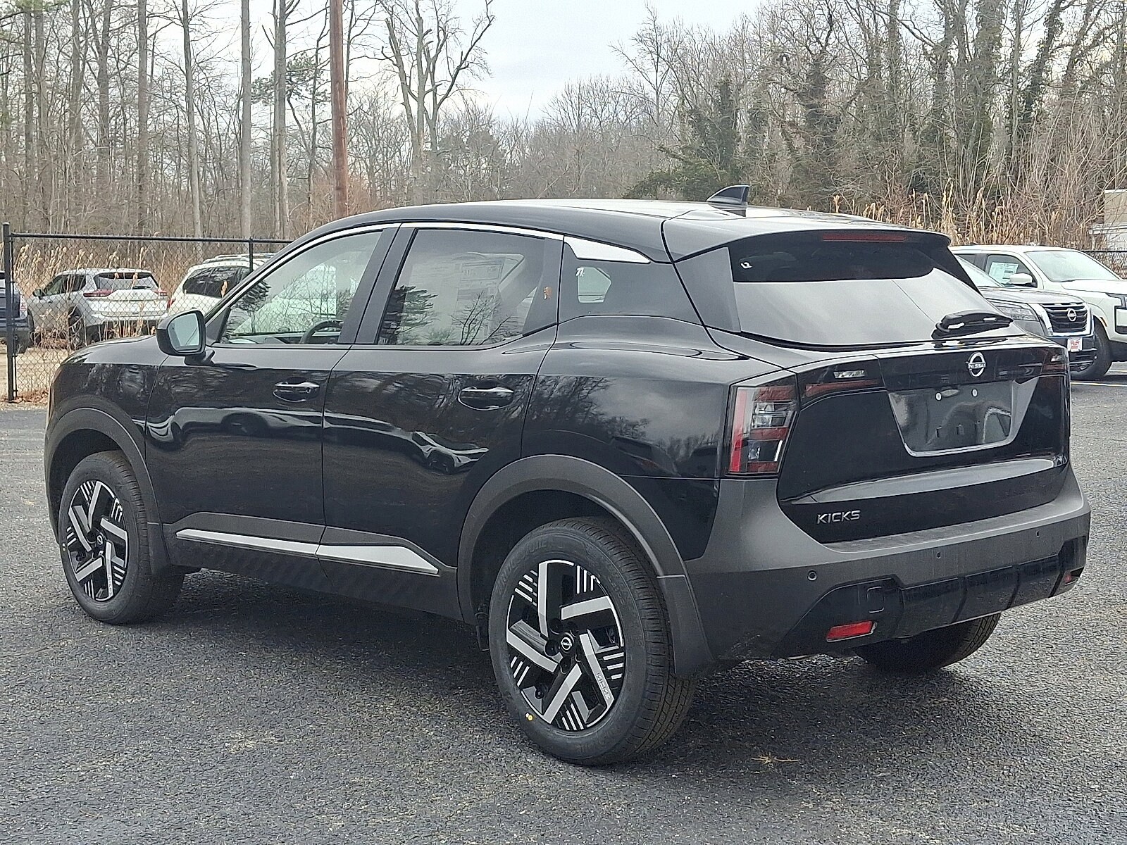 2025 Nissan Kicks SV photo 2