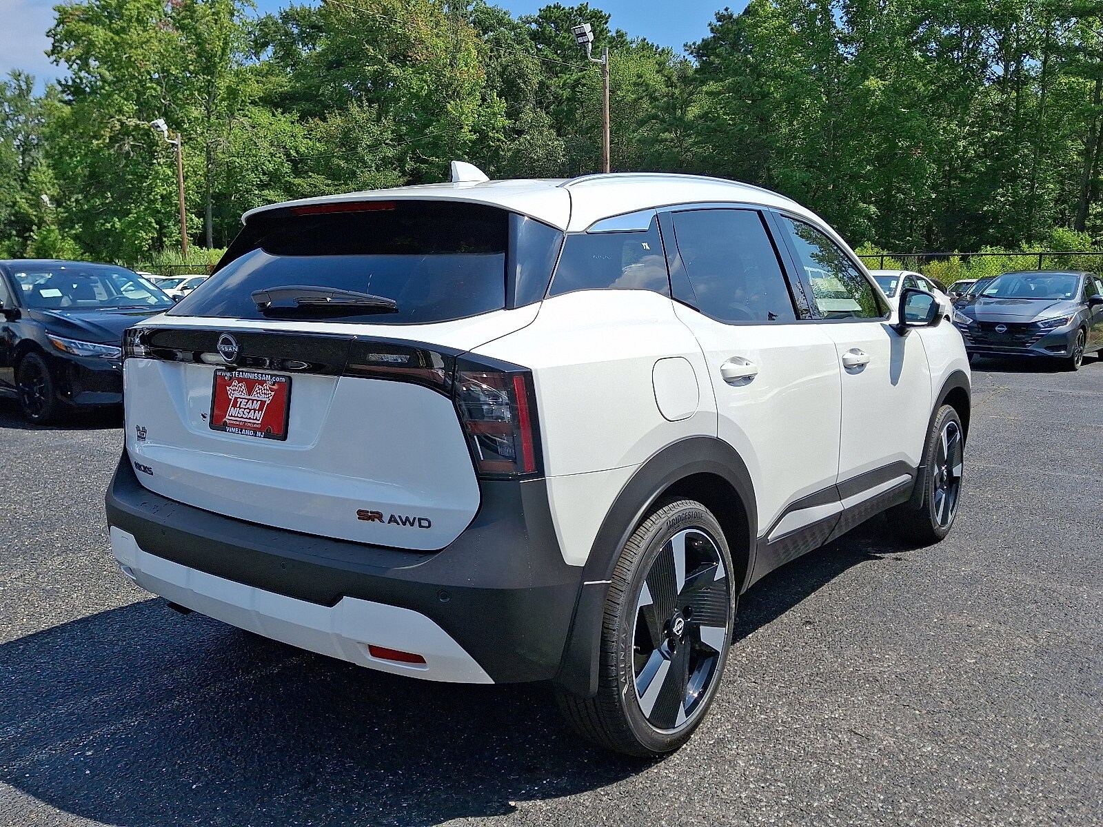 2025 Nissan Kicks SR photo 2