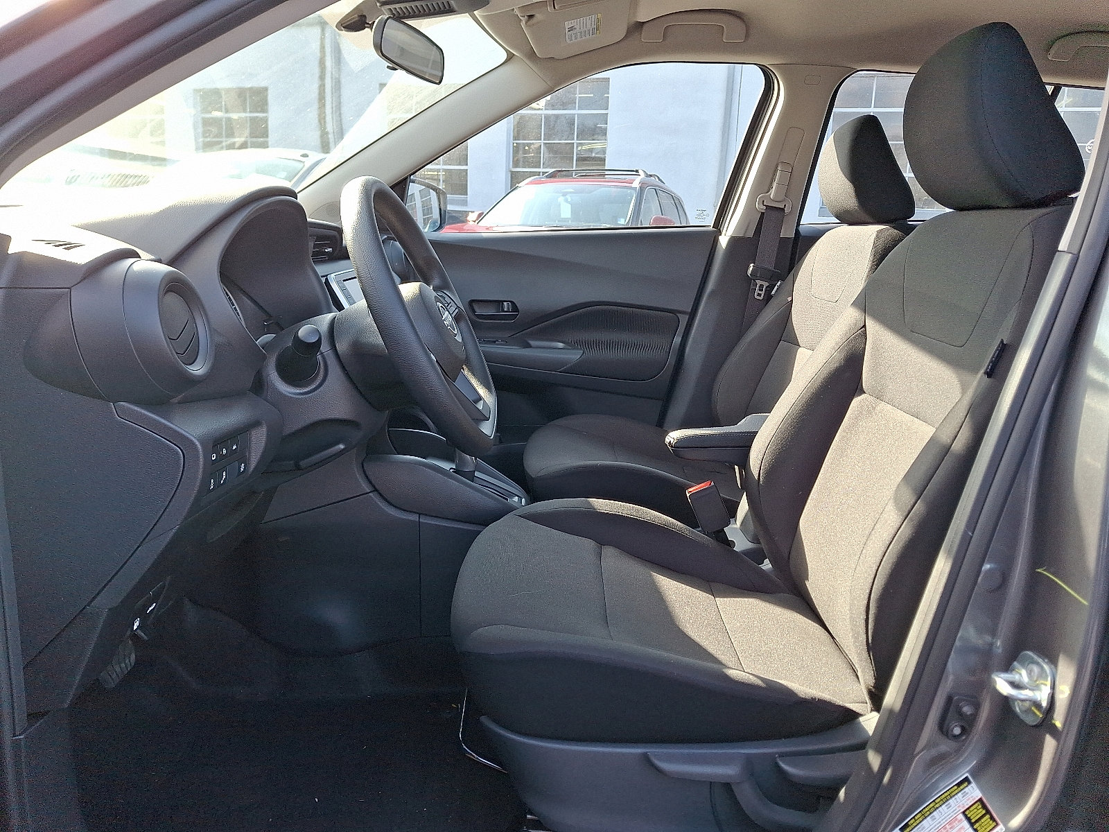 2025 Nissan Kicks Play S photo 6