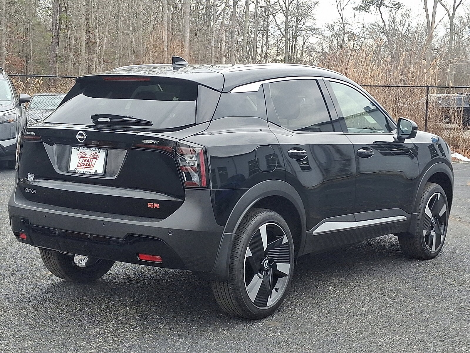 2025 Nissan Kicks SR photo 2