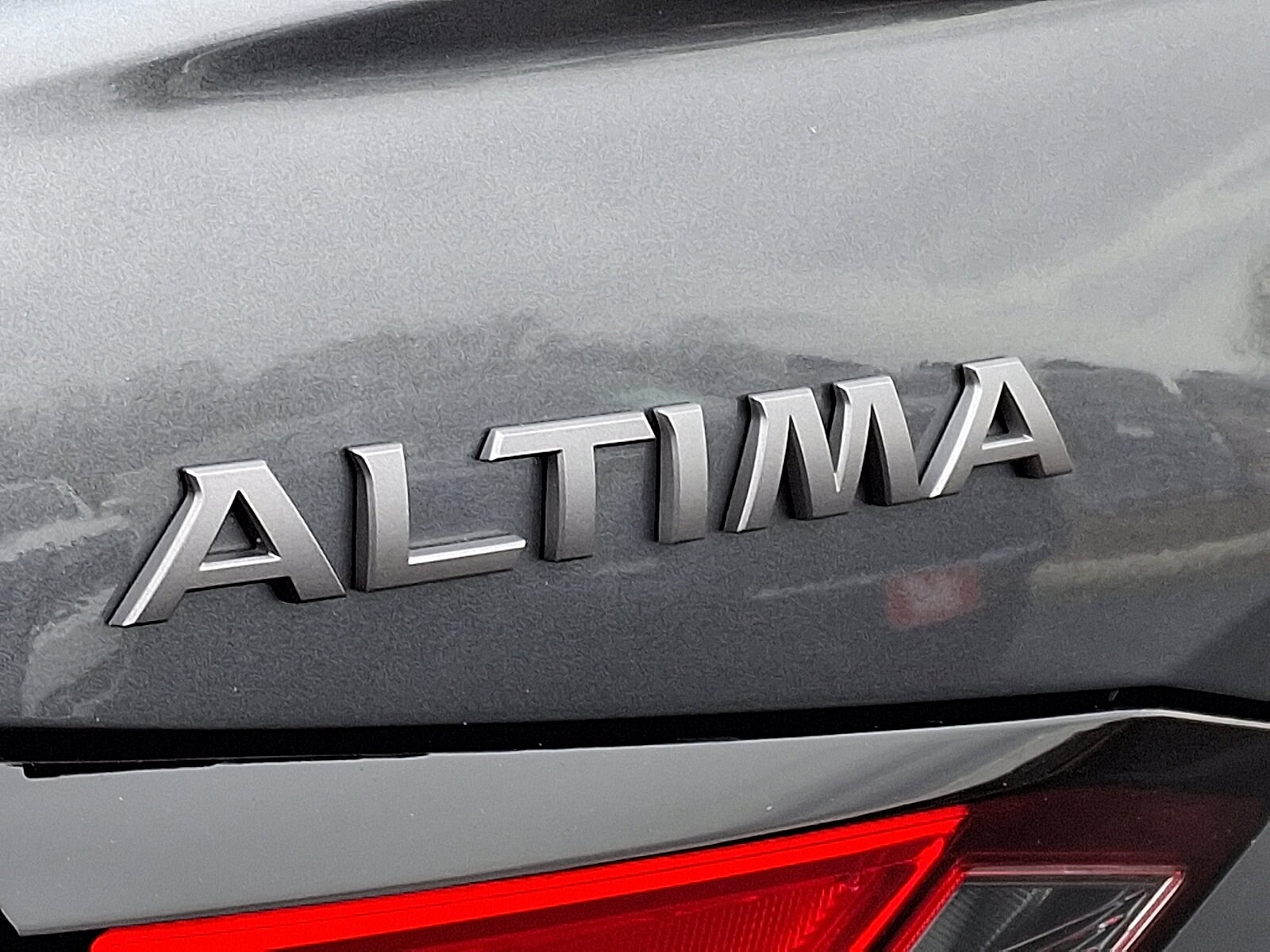 2025 Nissan Altima SL - Photo 10
