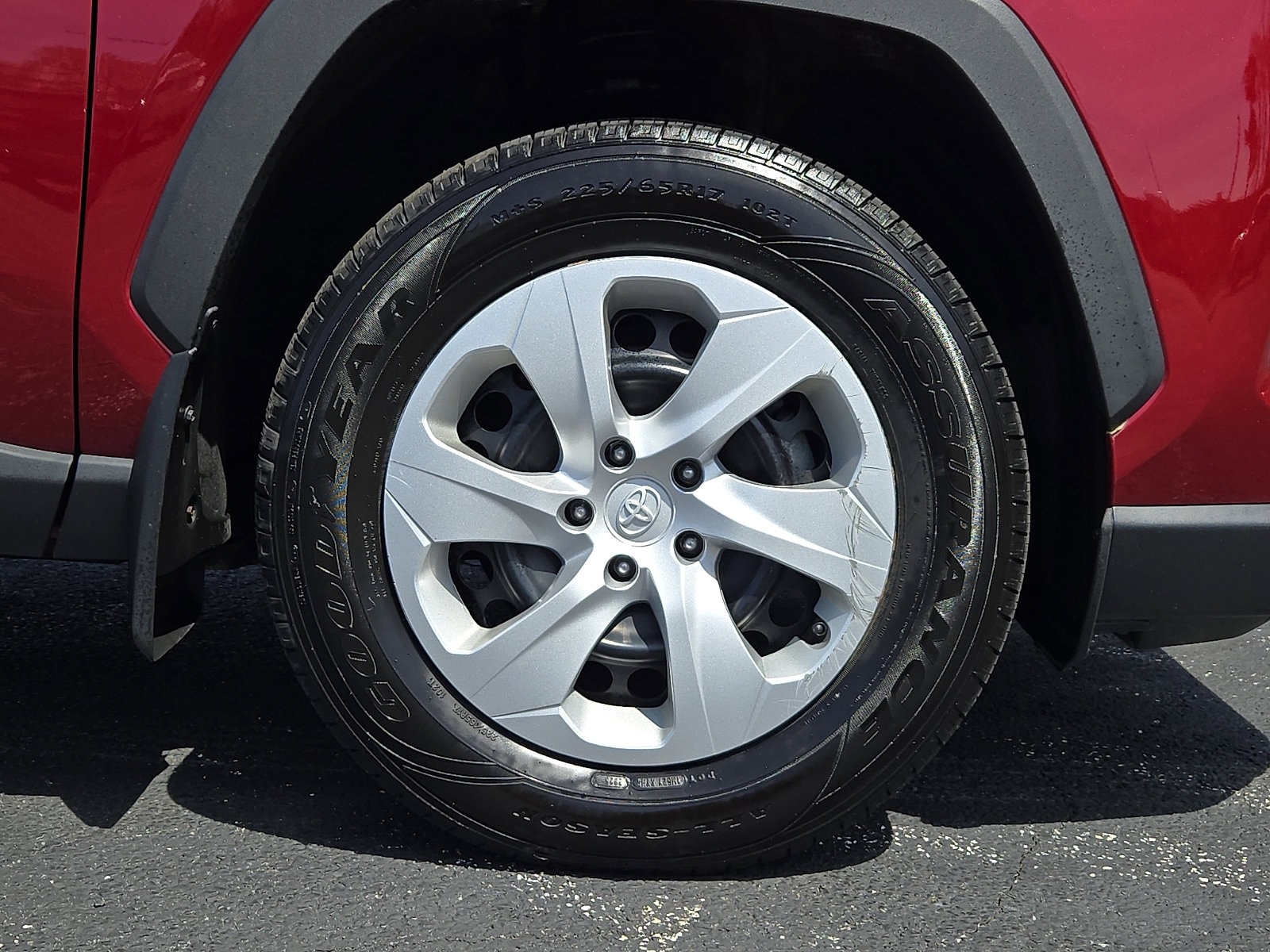 2022 Toyota RAV4 LE photo 3