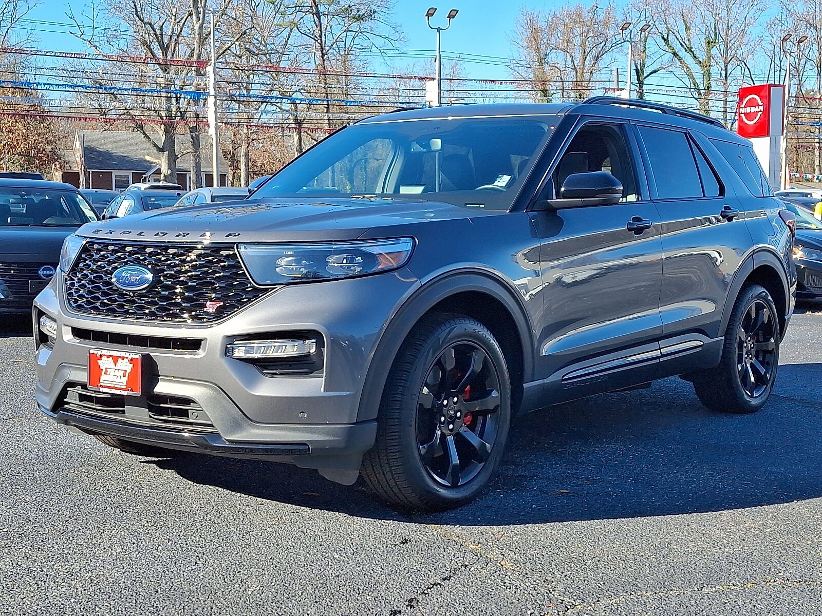 2022 Ford Explorer ST photo 2