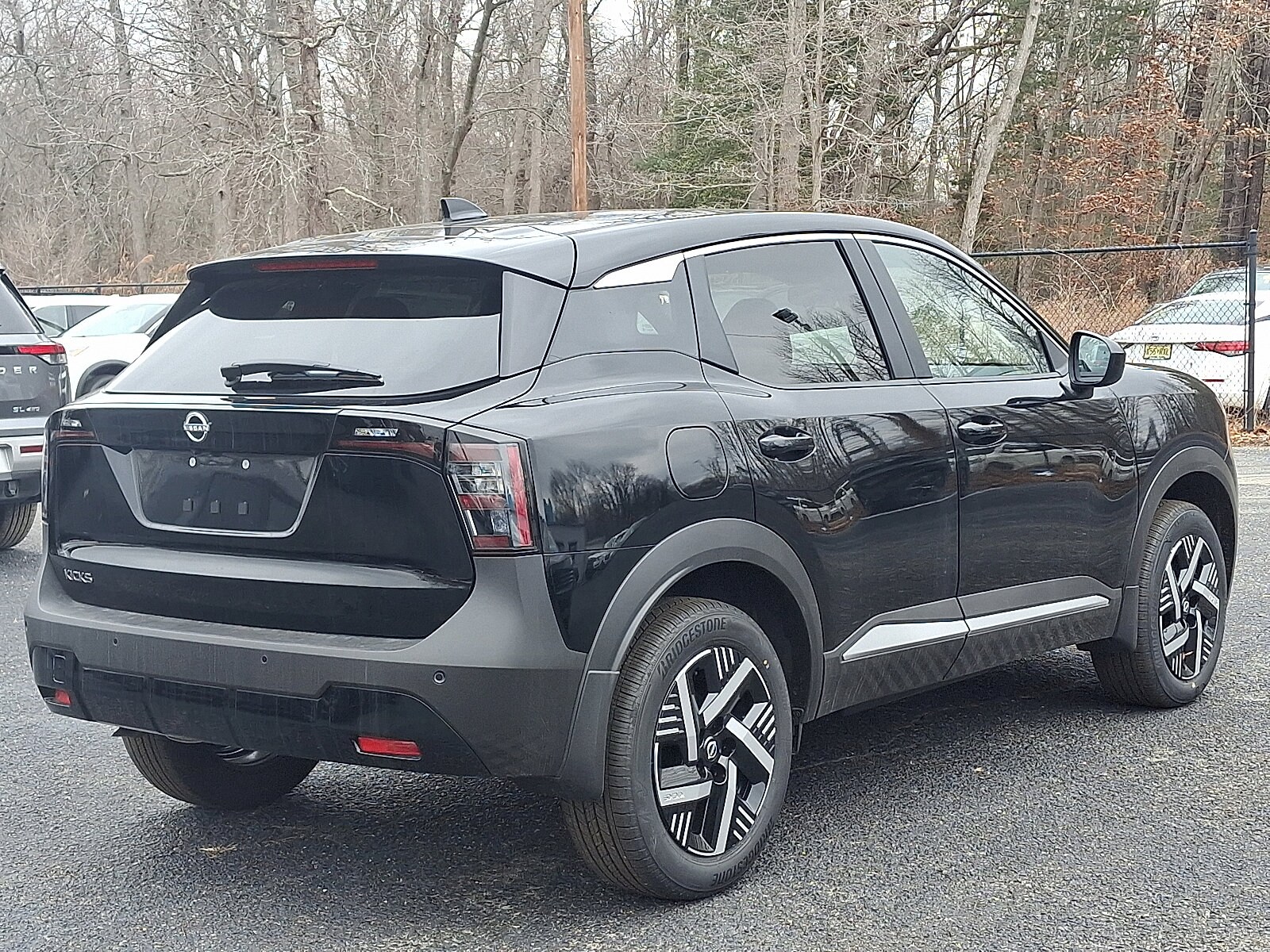 2025 Nissan Kicks SV photo 3