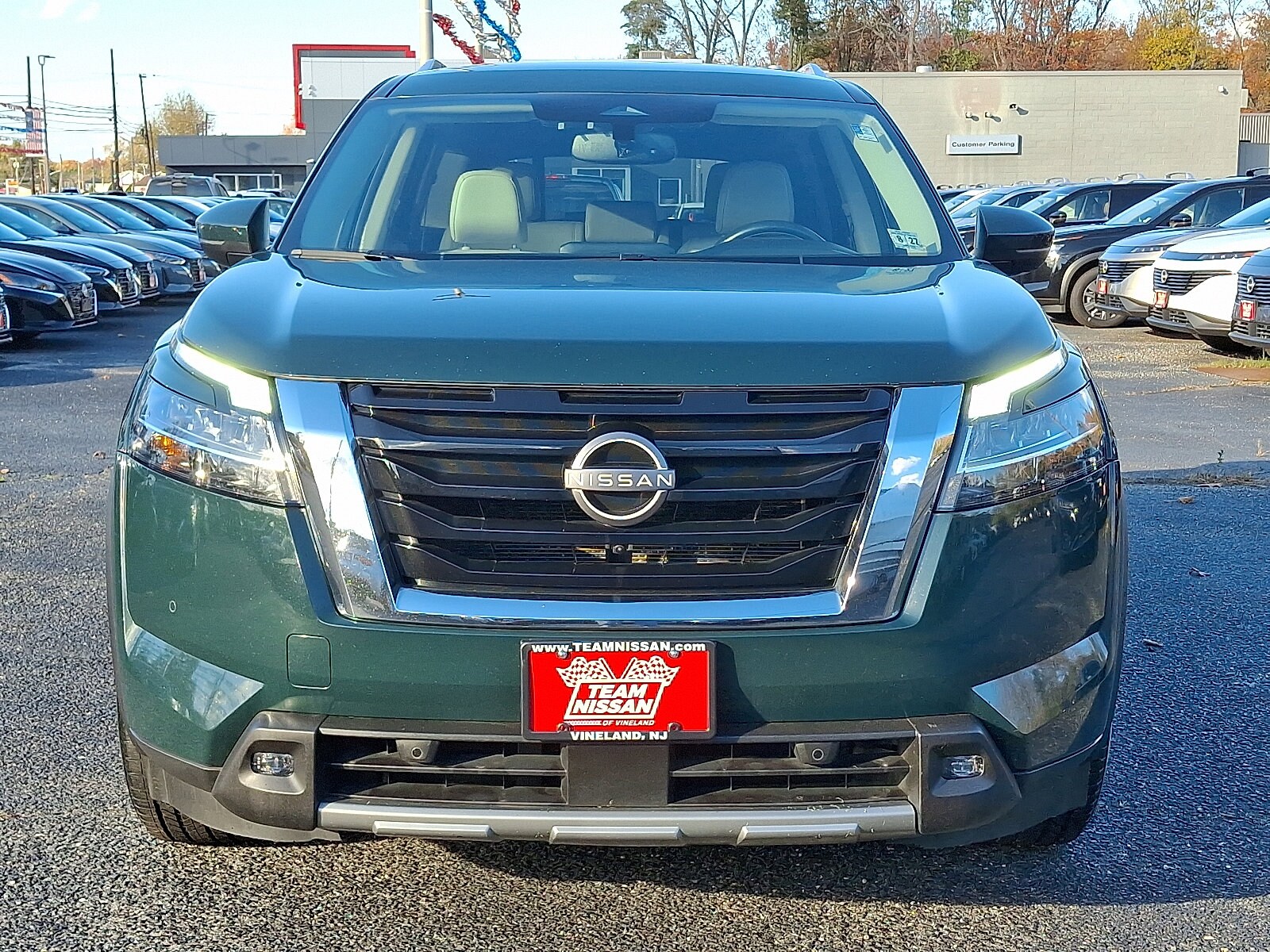 2022 Nissan Pathfinder SL photo 2