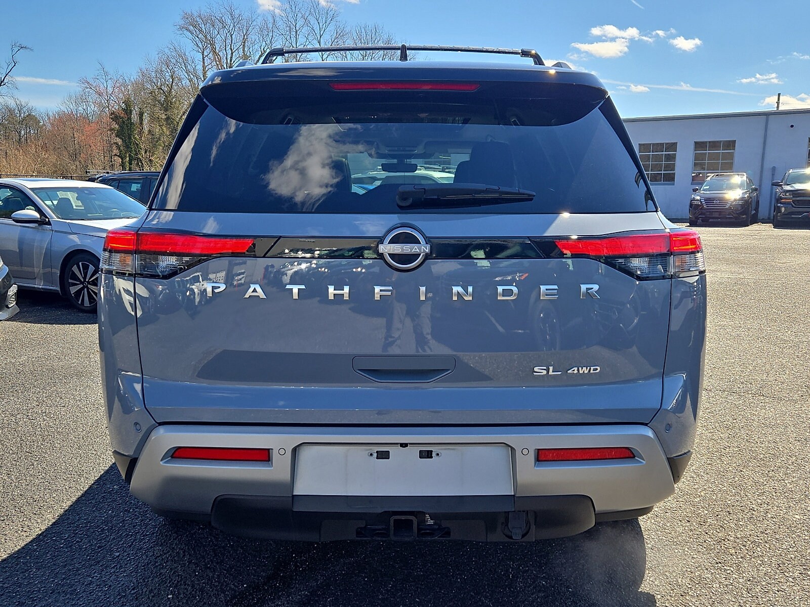 2023 Nissan Pathfinder SL photo 4