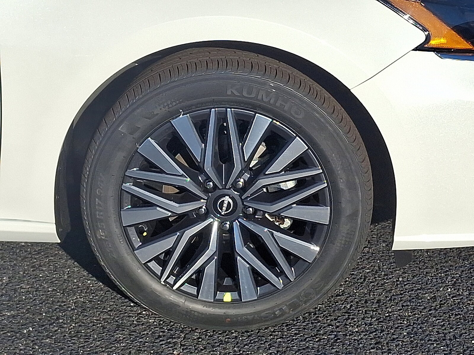 2025 Nissan Altima SV photo 5