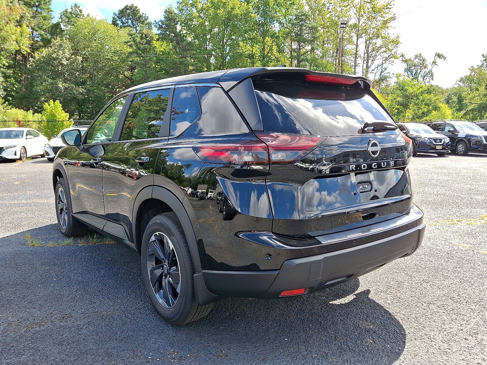 2026 Nissan Rogue SV photo 2