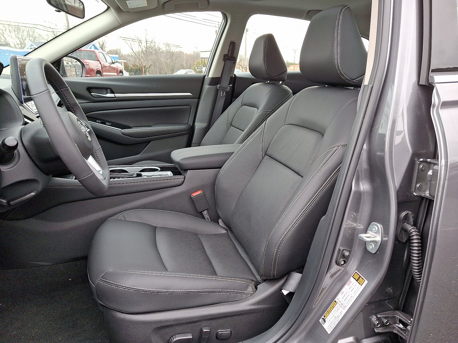 2025 Nissan Altima SL - Photo 6