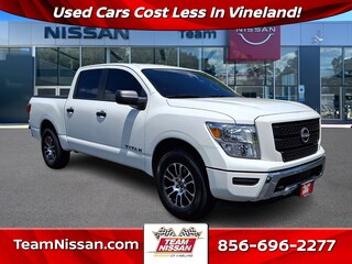 2023 Nissan Titan SV 4x4 Crew Cab SV