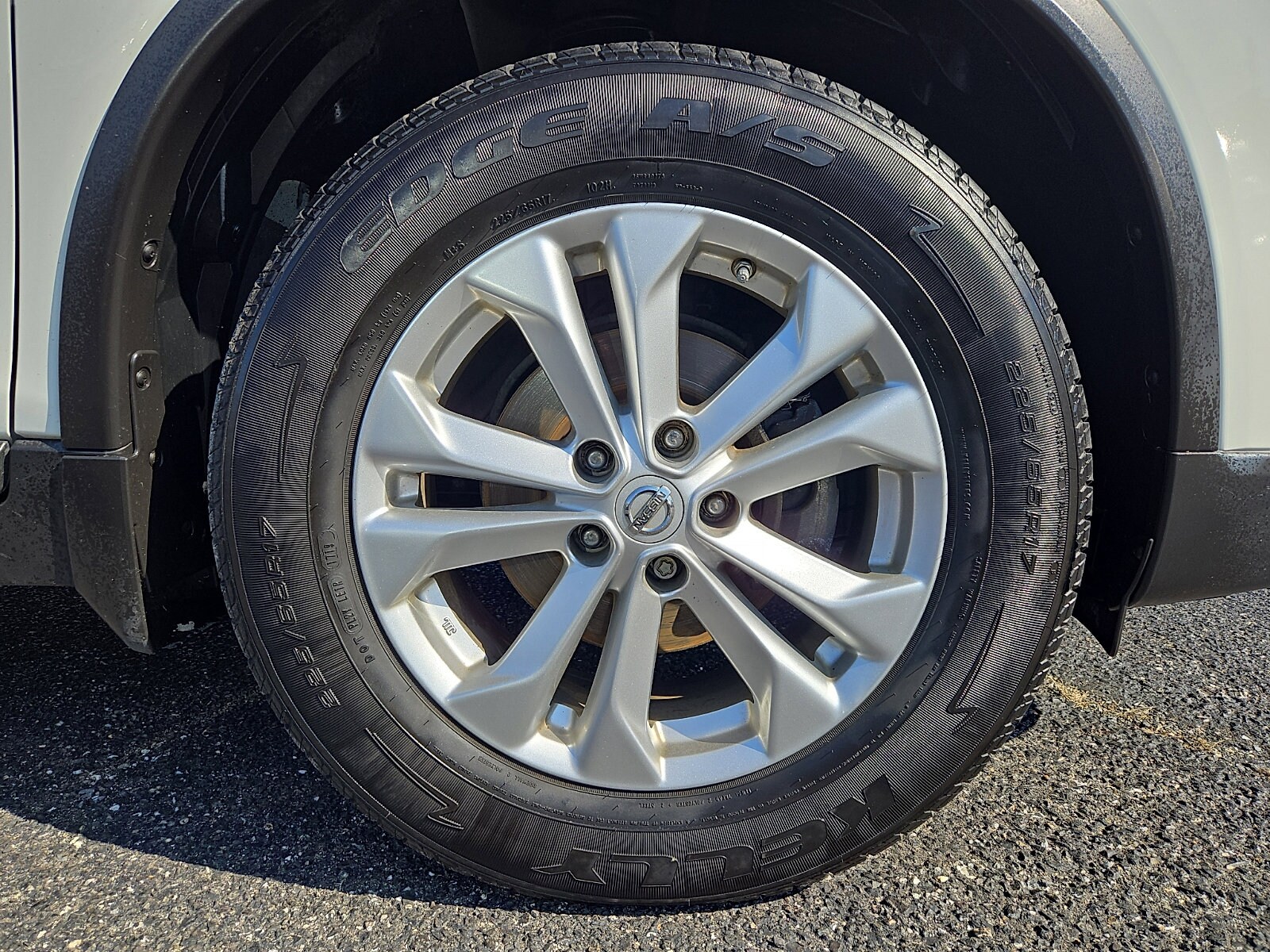 2015 Nissan Rogue SV photo 3