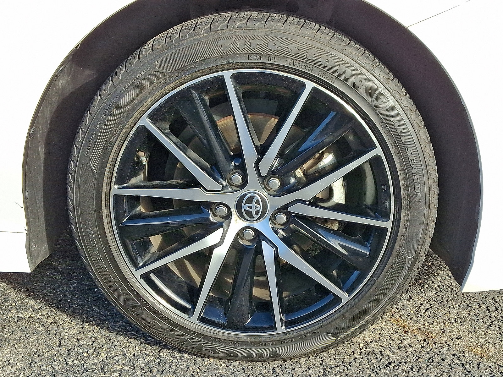 2023 Toyota Camry SE photo 3