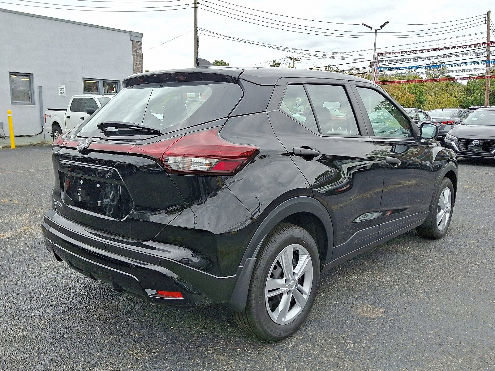 2025 Nissan Kicks Play S photo 3