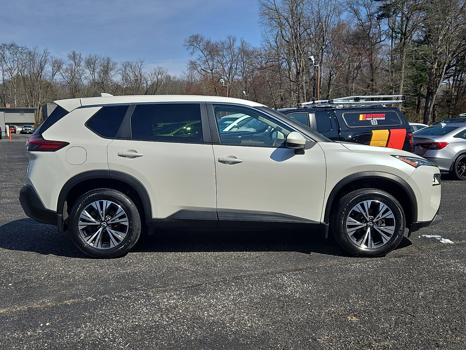 2023 Nissan Rogue SV photo 6