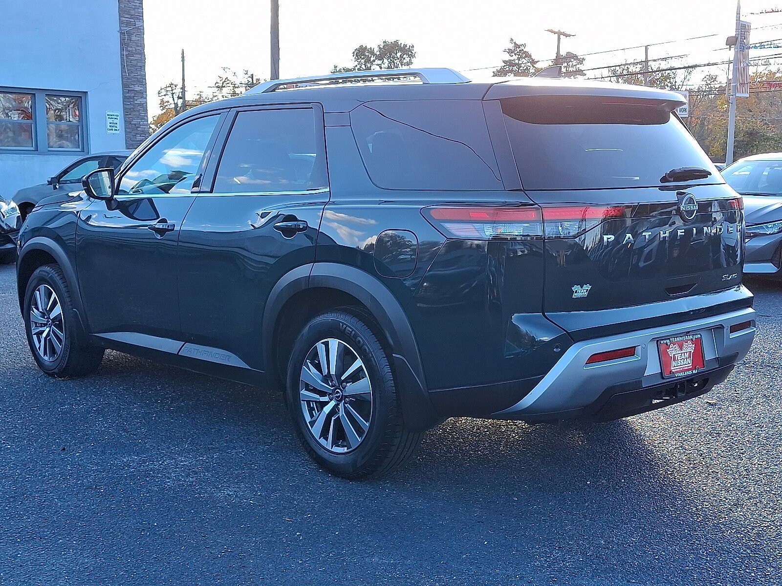 2022 Nissan Pathfinder SL photo 4