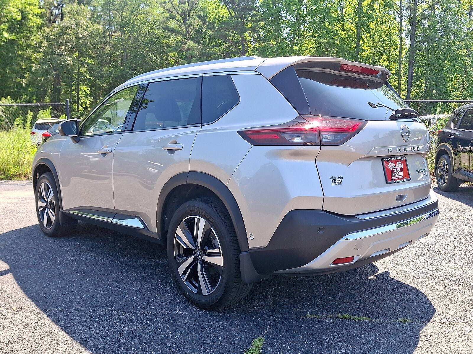 2023 Nissan Rogue Platinum photo 2