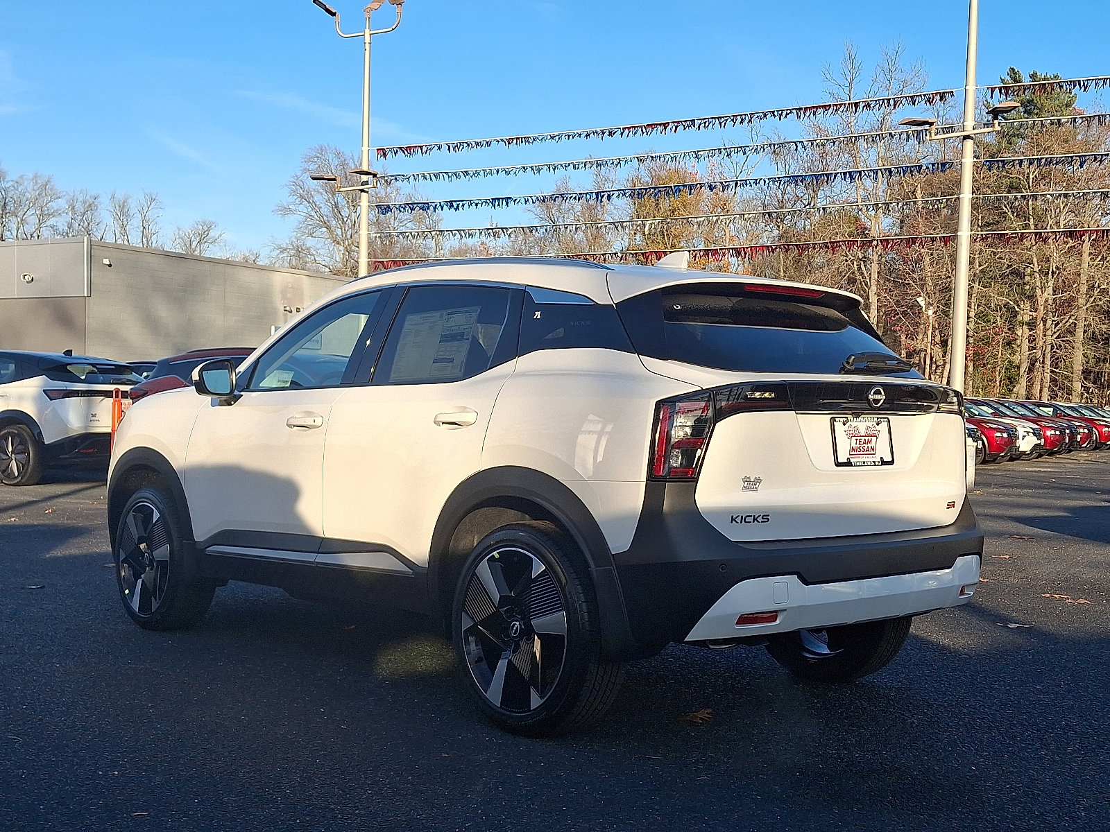 2025 Nissan Kicks SR photo 3