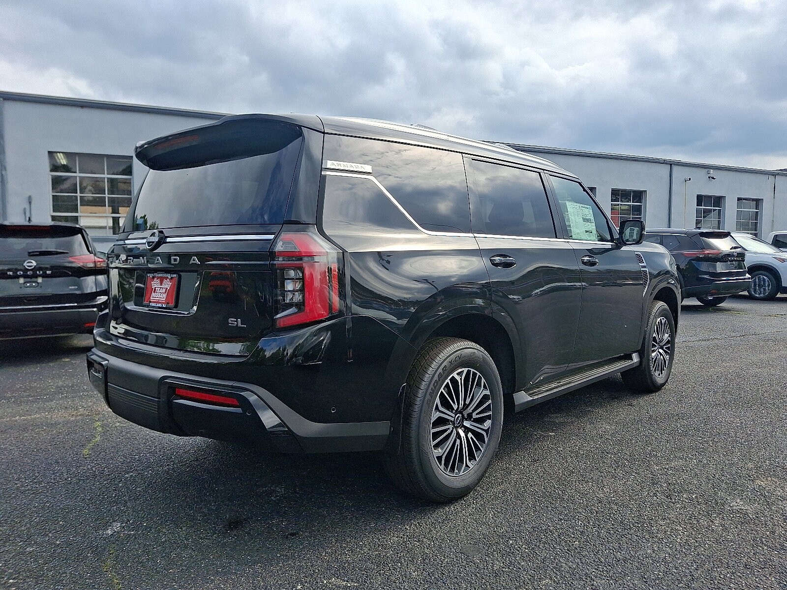 2025 Nissan Armada SL photo 4
