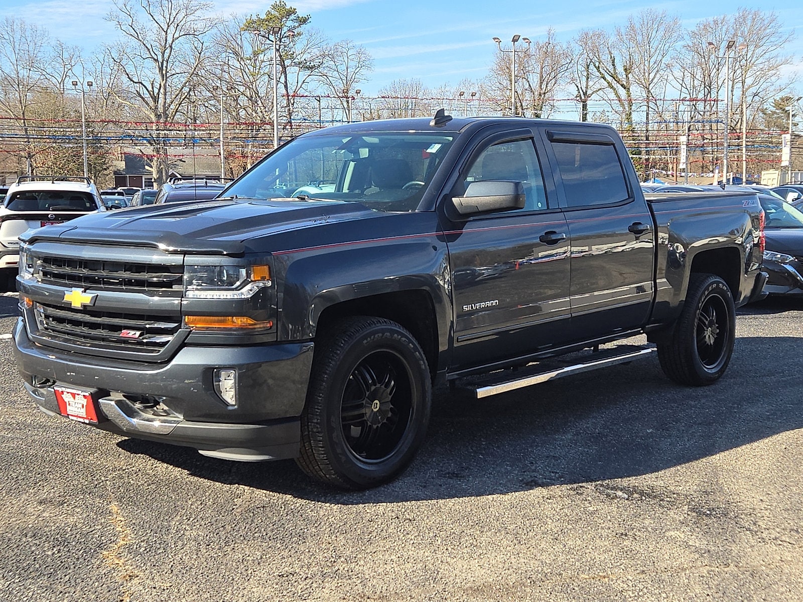 2017 Chevrolet Silverado 1500 LT photo 2