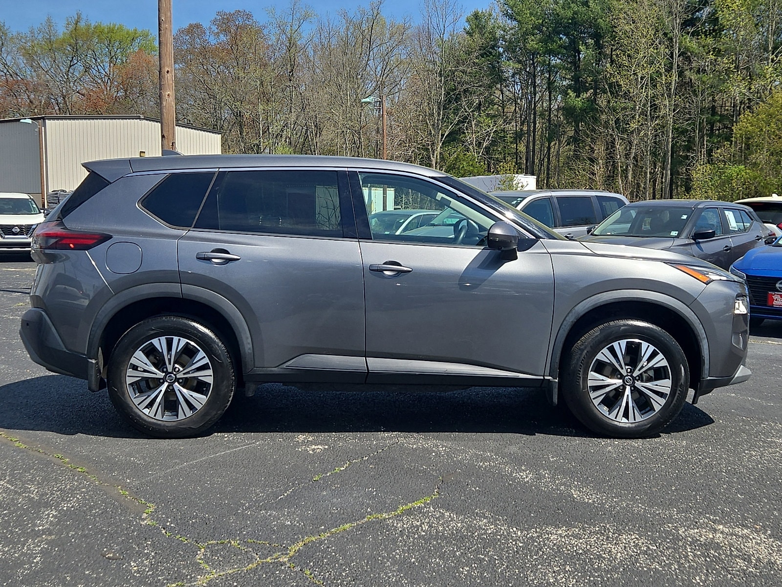 2021 Nissan Rogue SV photo 6