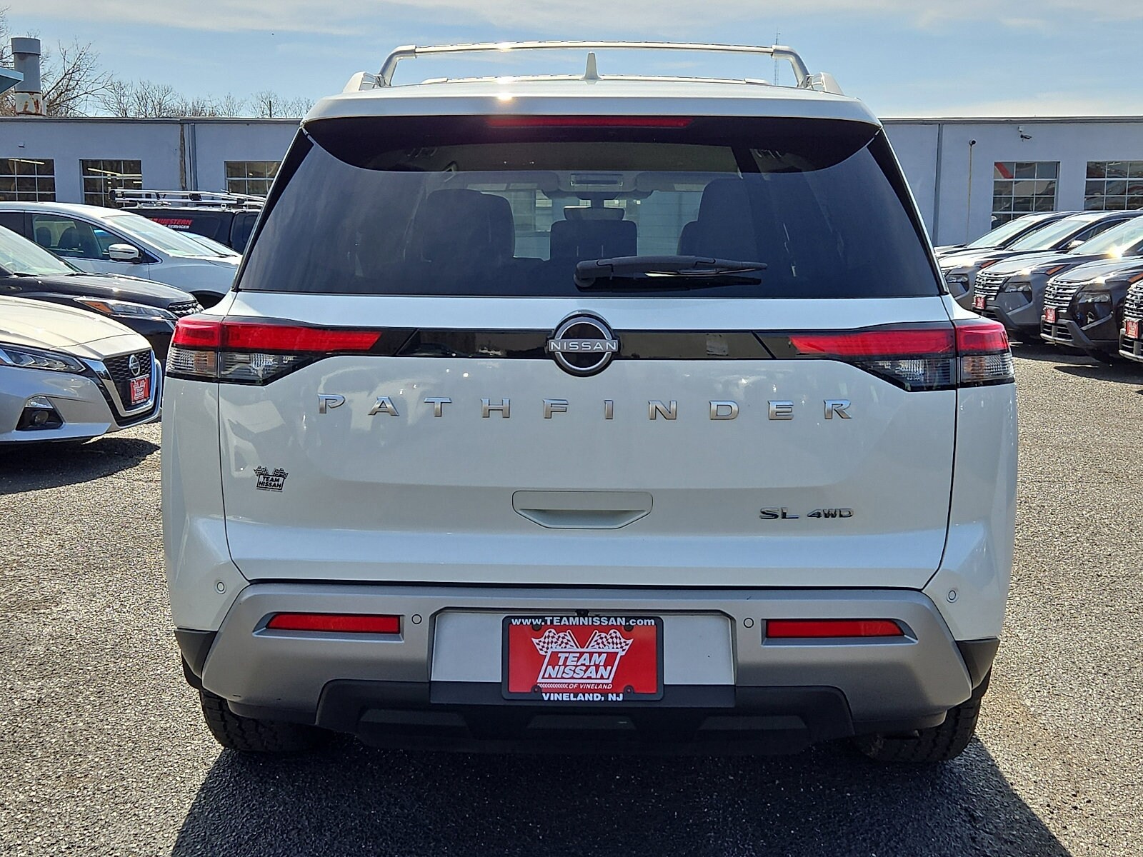 2023 Nissan Pathfinder SL photo 4