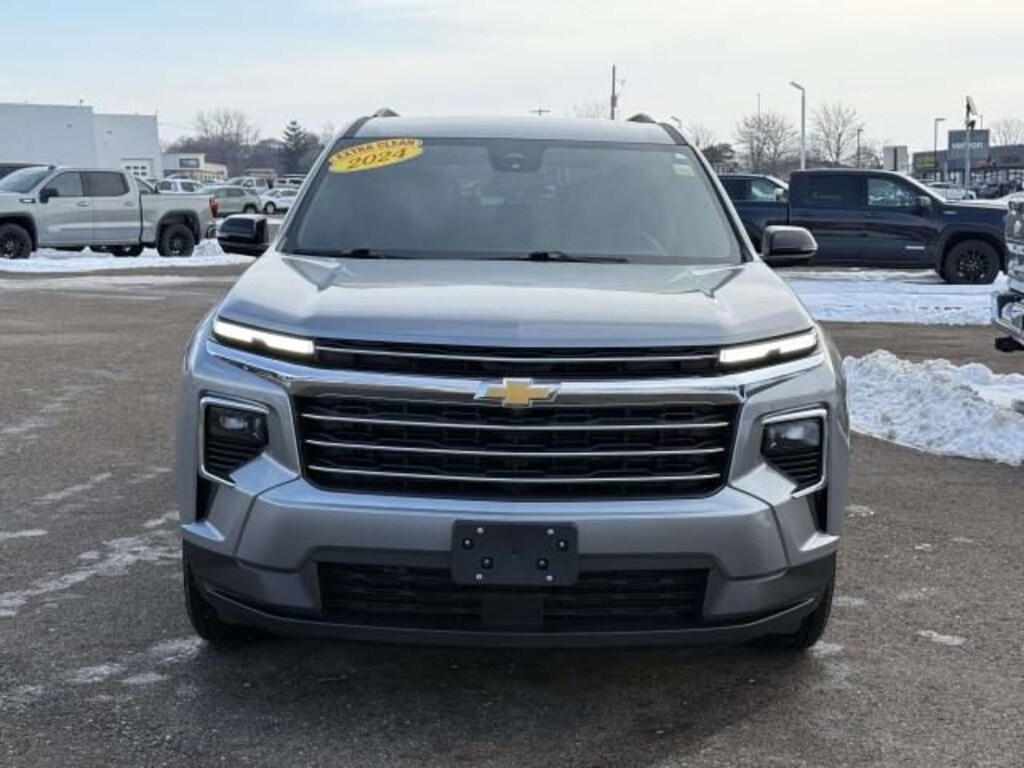 Used 2024 Chevrolet Traverse LT SUV
