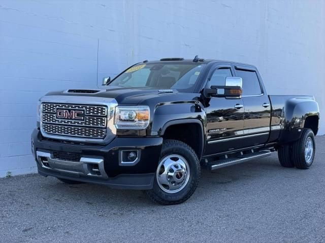 2018 GMC Sierra 4WD Crew Cab Standard Box Denali's photo