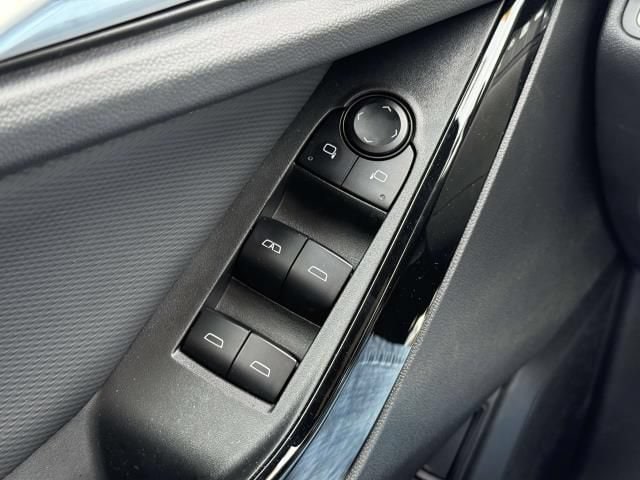 2025 Chevrolet Equinox LT - Photo 18