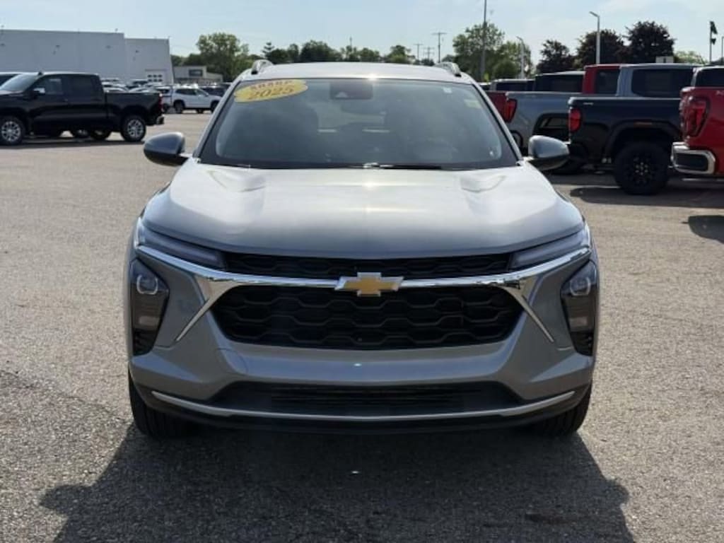 Used 2025 Chevrolet Trax LT SUV